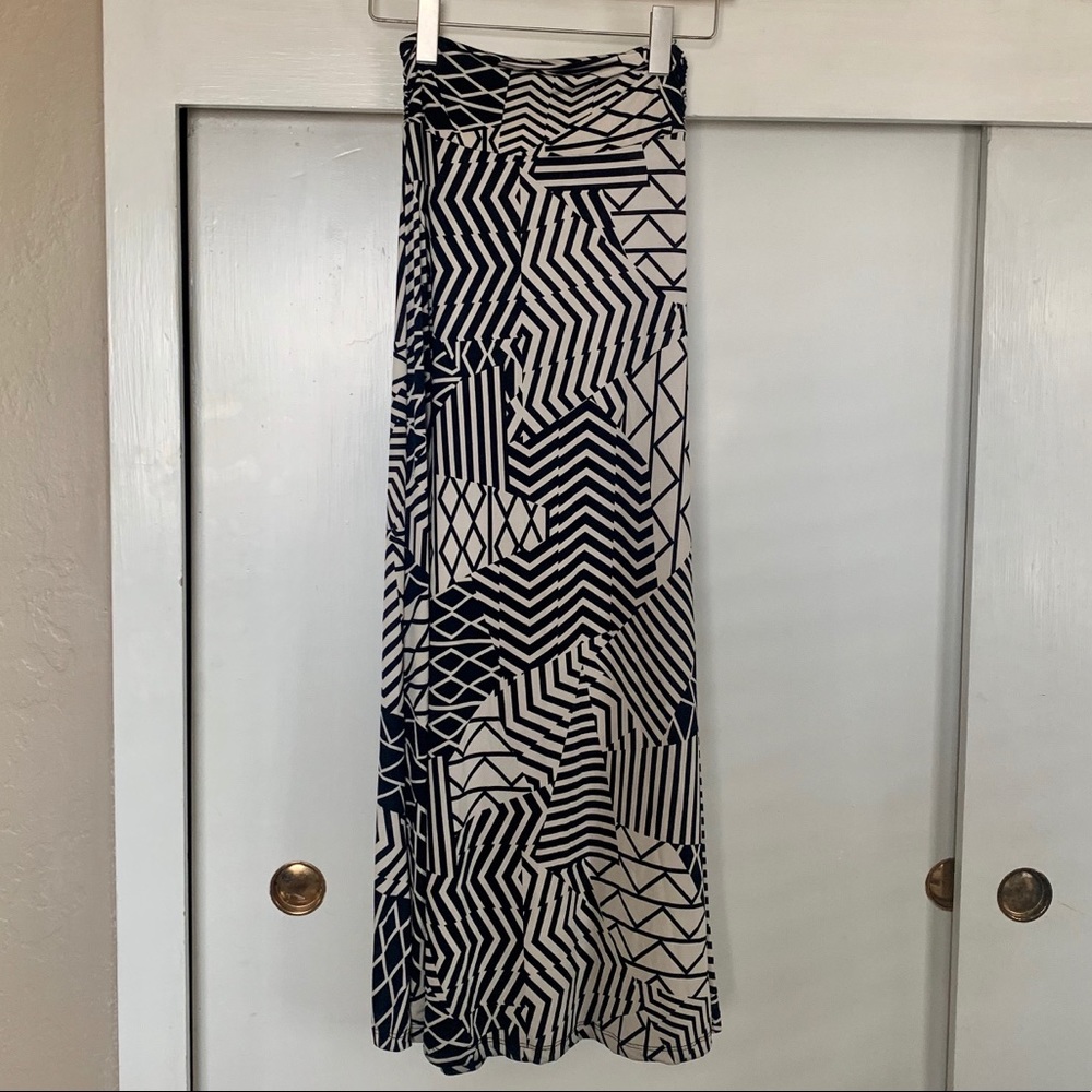 Maxi Skirt Geometric Pattern Size Small